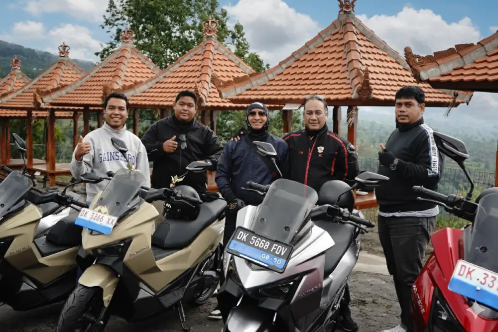 Rombongan touring Maka Cavalry sedang beristirahat