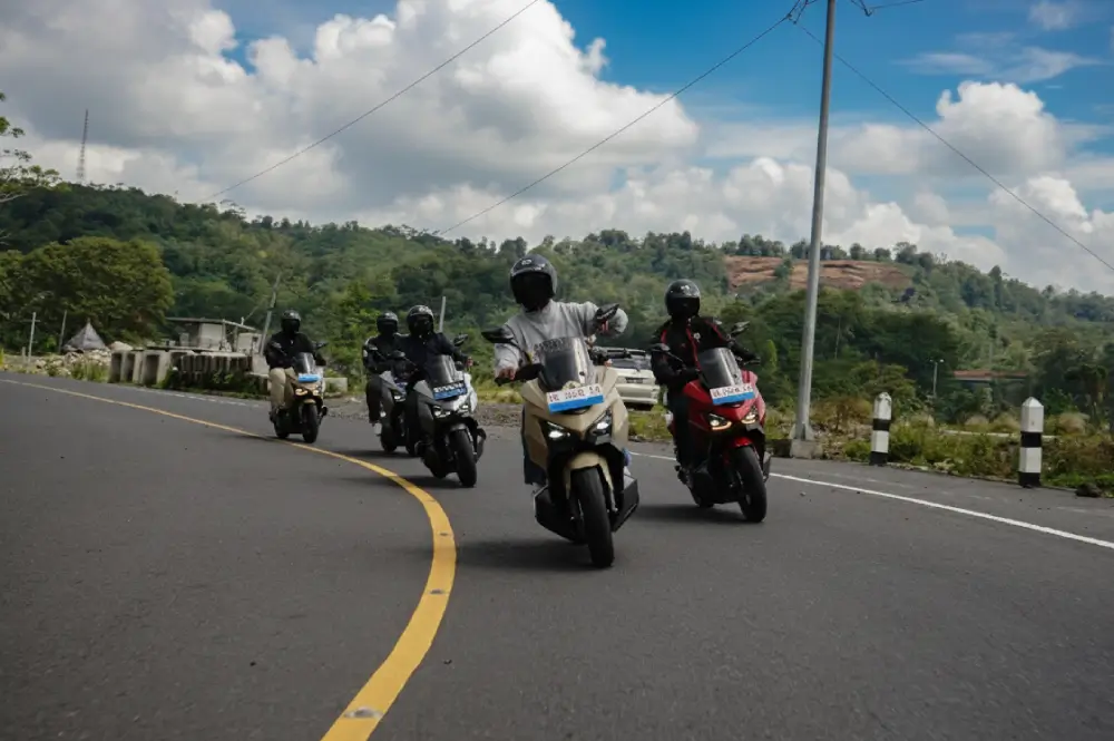Rombongan touring motor Maka Cavalry di tanjakan